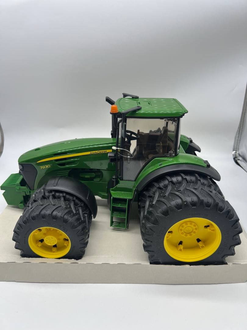 No32ミニカー1/16 箱あり bruder JOHN DEERE 7930