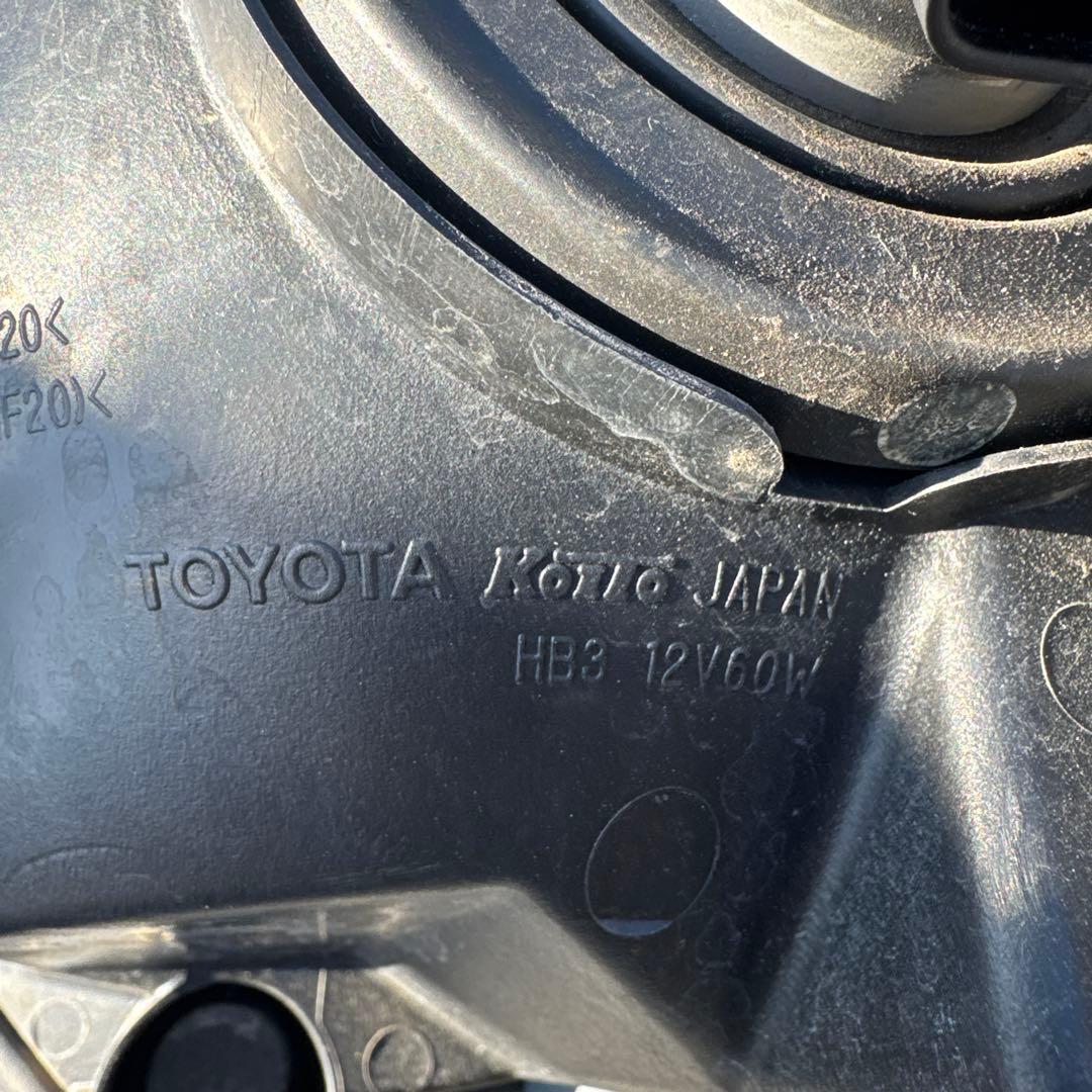 トヨタ　プリウス　30 前期　ヘッドランプ　ヘッドライト　左右セット　中古品