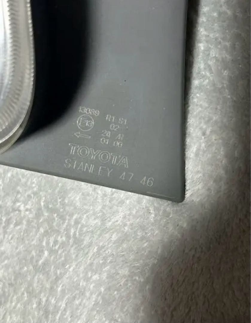 プリウスα前期　テールランプ　TOYOTA純正