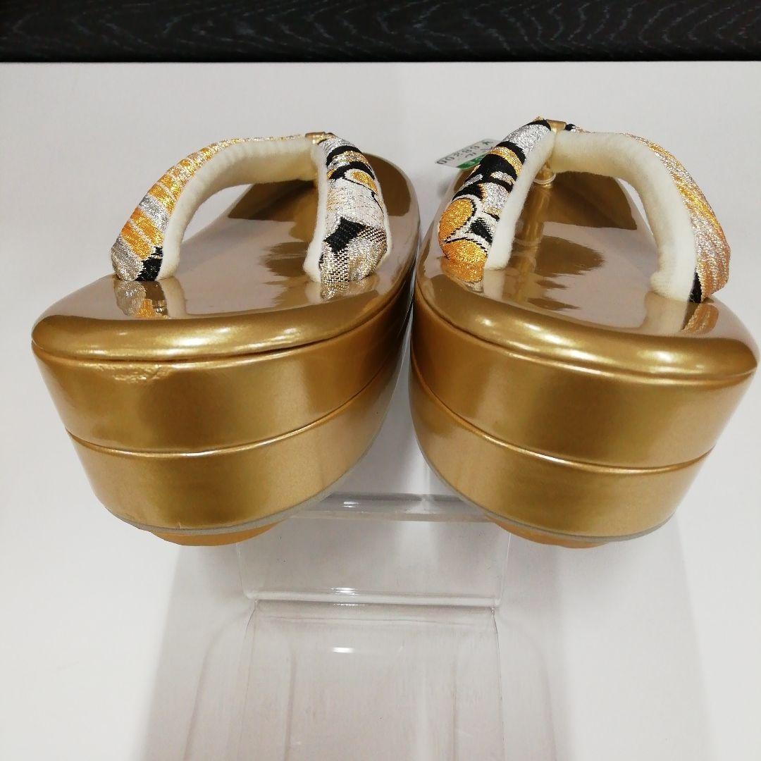 新品未使用　振袖　着物用草履バッグセット　フリーサイズ　黒金系　32