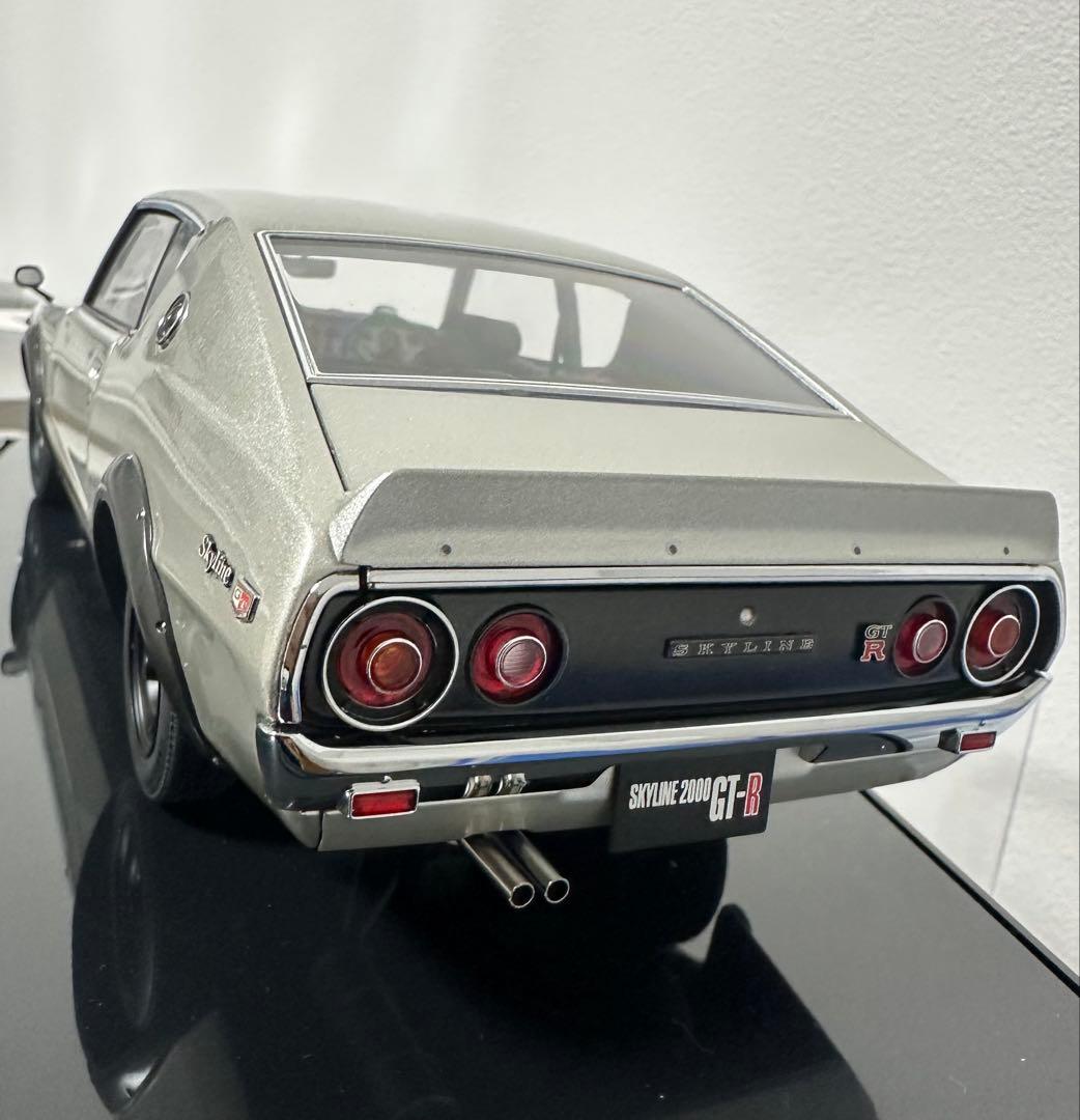 o*8様 AUTOartSKYLINE 2000 GT-R ミニカーシルバー1/