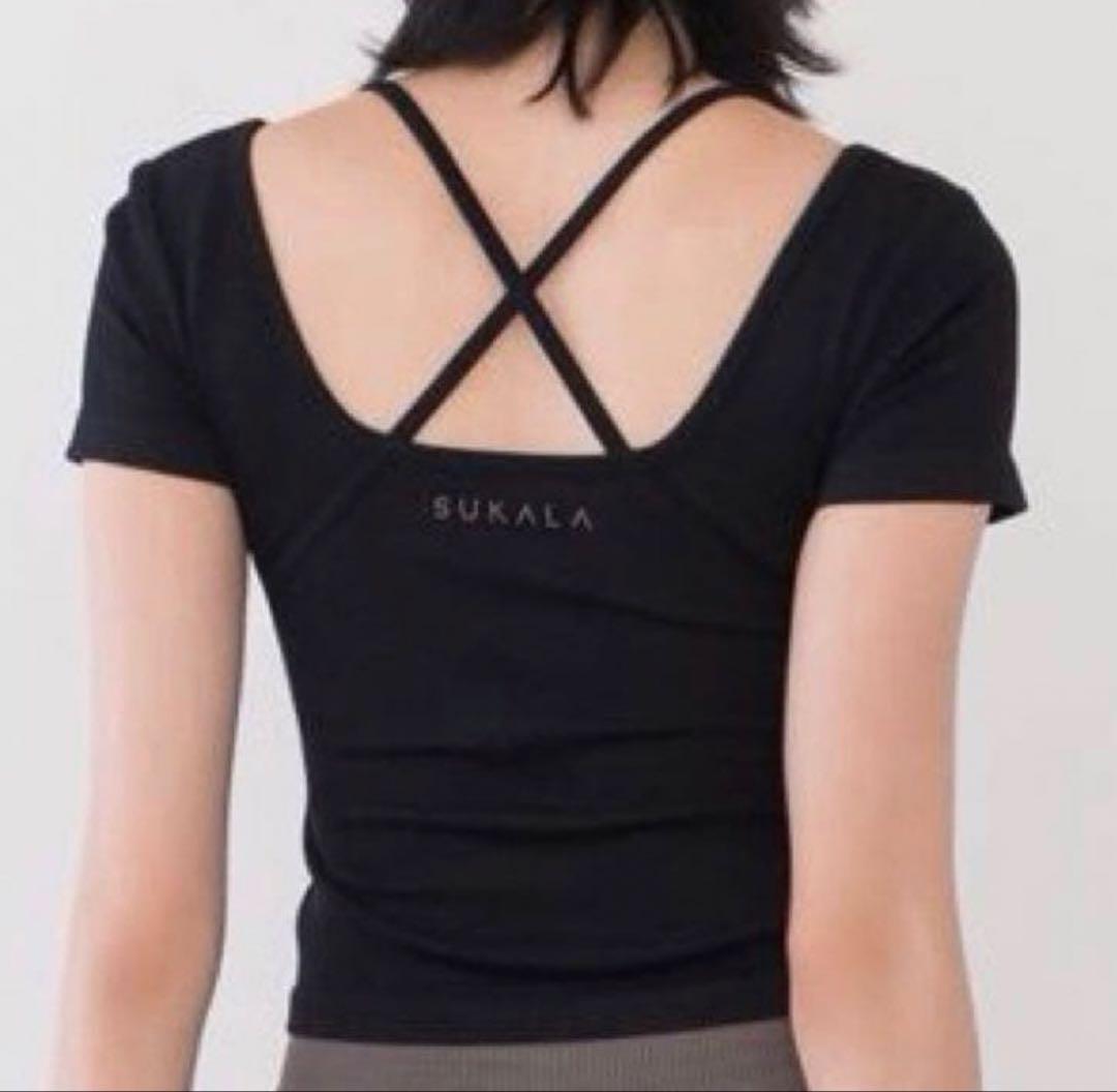 SUKALA カップ付きオープンネック T