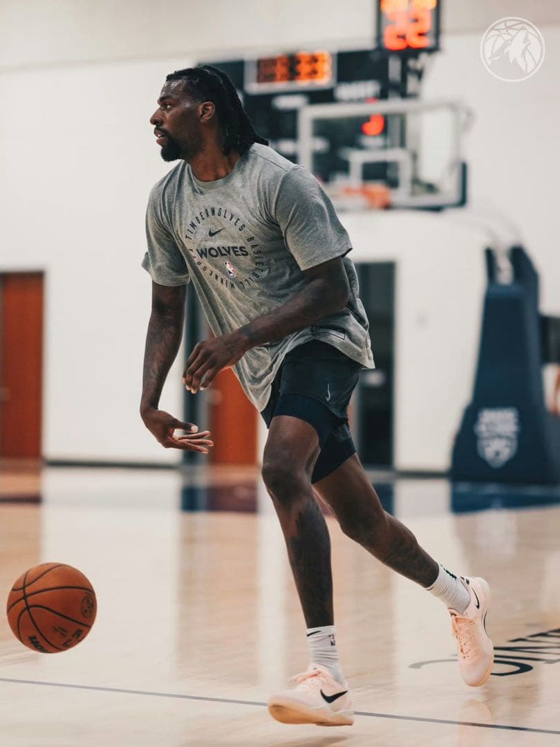 ナイキウルブズ NBA25シーズン選手支給品プラクティスロングシャツMサイズ灰色
