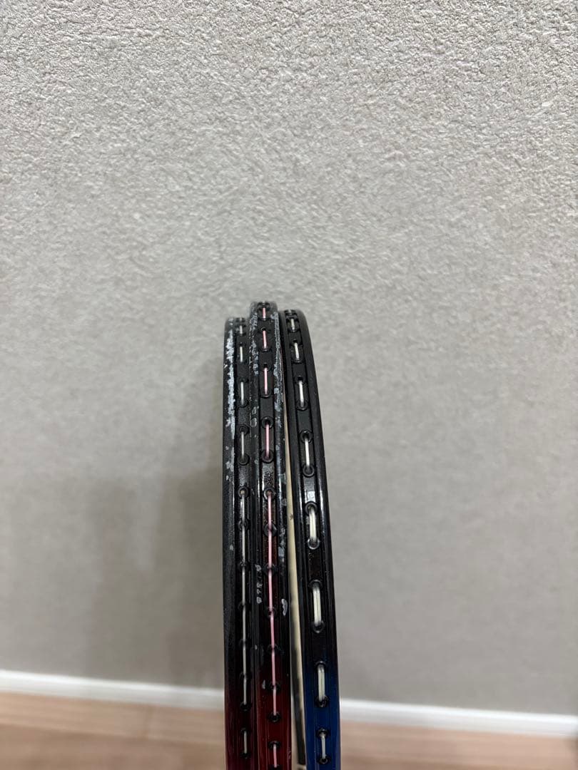 YONEX / BRIDGESTONE バドミントンラケット3本羽12個付き