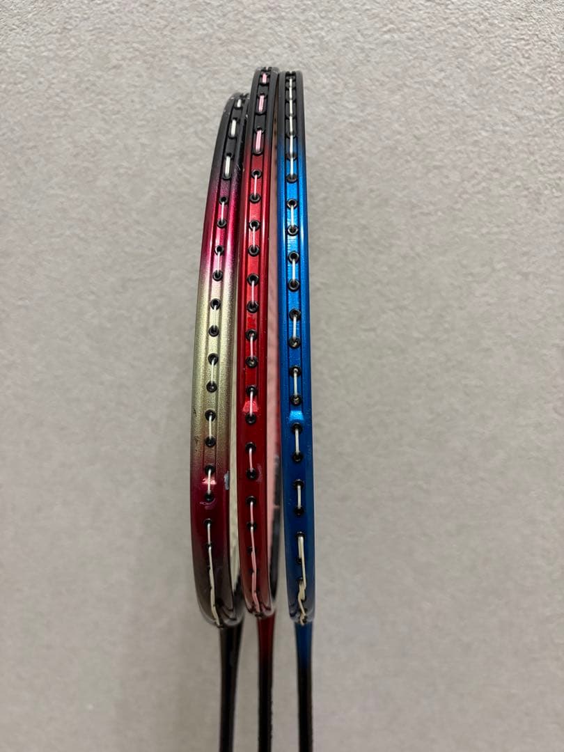 YONEX / BRIDGESTONE バドミントンラケット3本羽12個付き