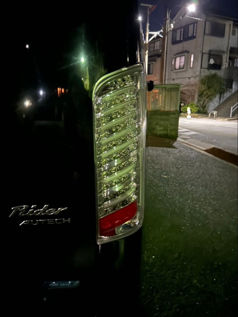 キャラバン用車外品　テールランプ　NV350