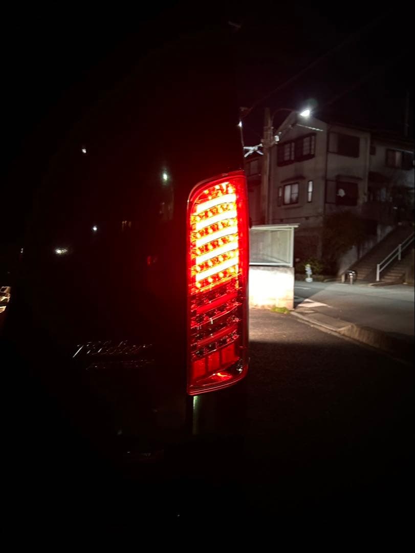 キャラバン用車外品　テールランプ　NV350