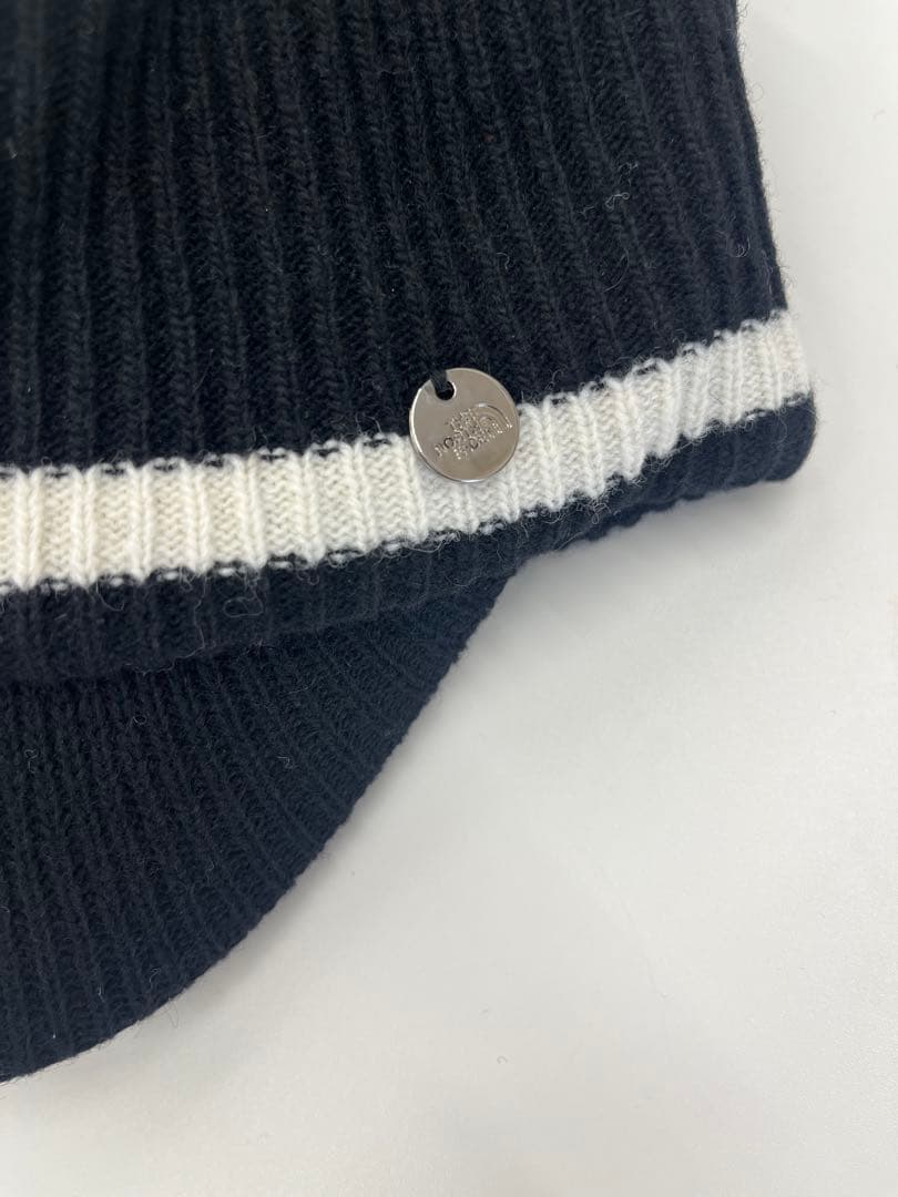 THE NORTH FACE ポンポン付き黒ニットキャップ