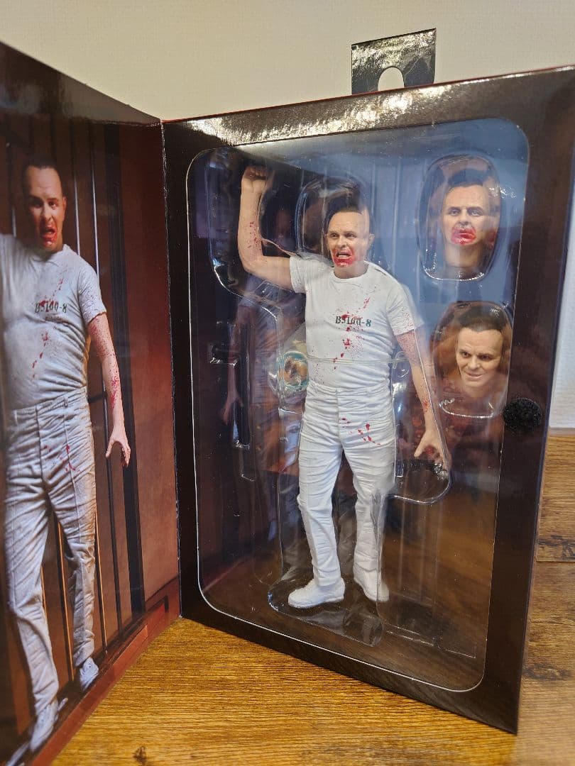 NECA ハンニバルレクター 7インチアルティメット