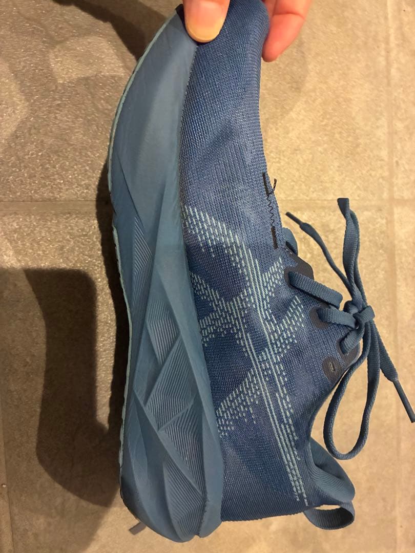 た*！様 ノバブラスト5 ブルーASICS ランニングシューズ　25.5