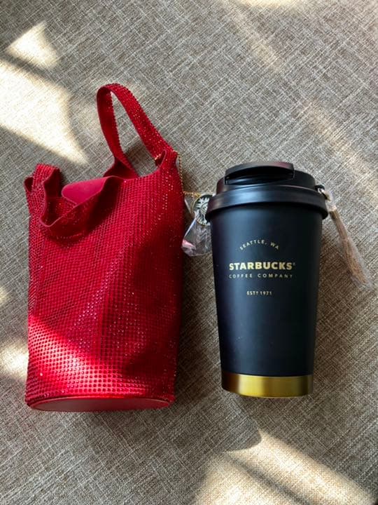 スタバ海外限定⭐️新品❗️2点セット❗️ブラックゴールドタンブラー&キラキラバック巾着