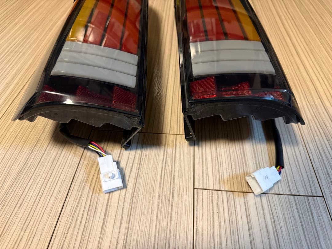 ハイエース テールランプ LED フルビーム スモーク×レッドファイバー