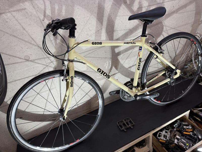 GIOS MISTRAL クロスバイク　アイボリー