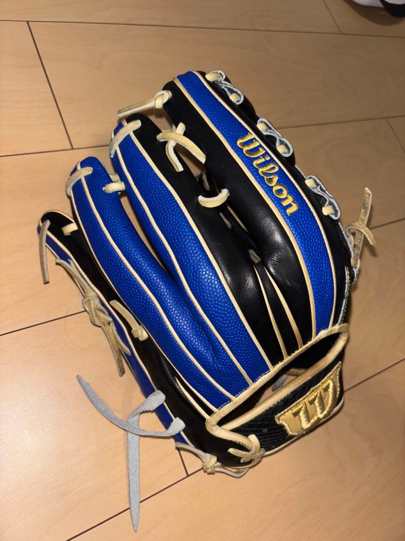 Wilson 軟式オーダーグローブ 黒 青 ストライプ
