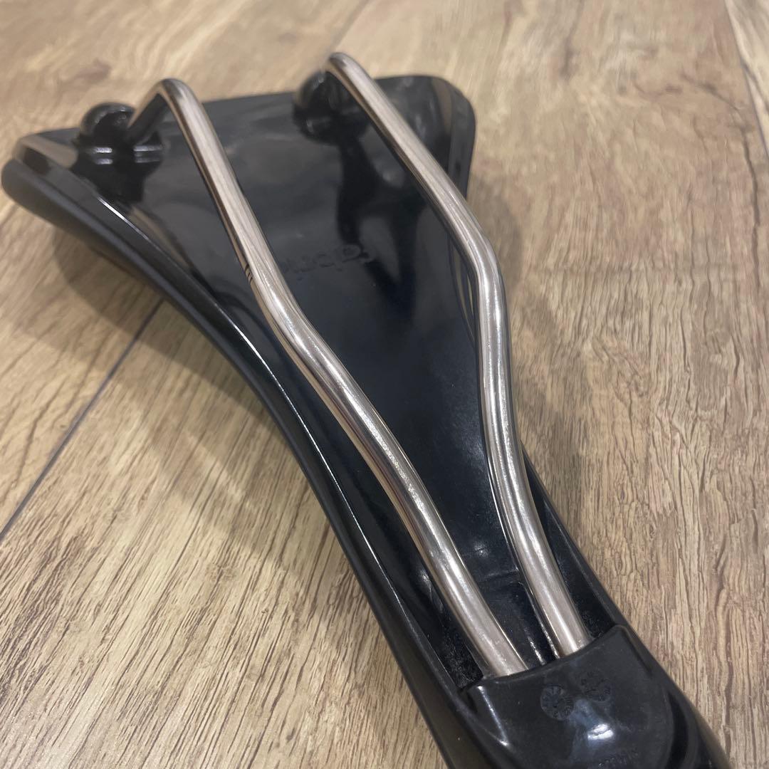 Fabric SCOOP RACE SHALLOW サドル チタン142mm
