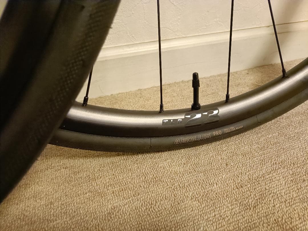 Bontrager Paradigm 700C TLR チューブレス対応＋おまけ