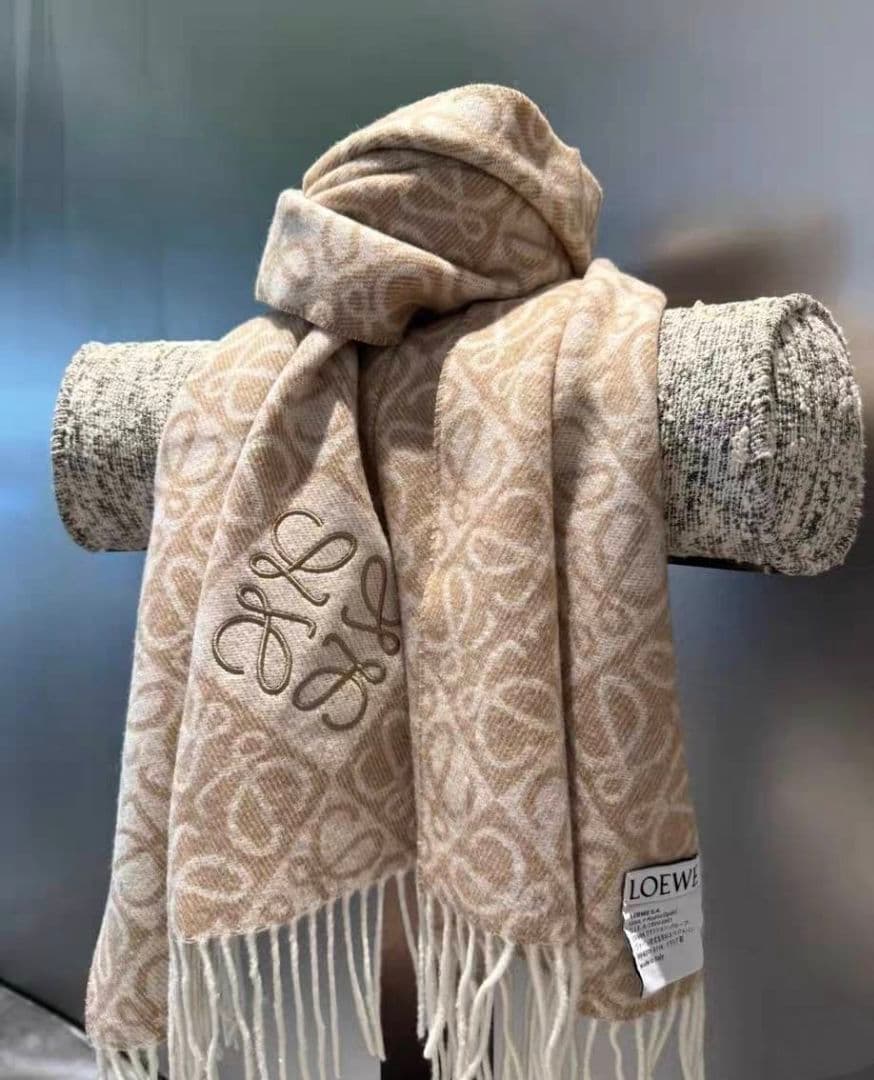 LOEWE 刺繍ロゴ入りスカーフ（ミルクコーヒー色）