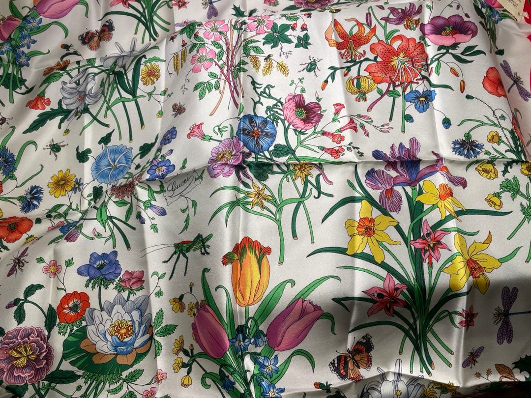 【新品未使用】GUCCIスカーフ ホワイト×レッド　フローラ柄　シルク100%