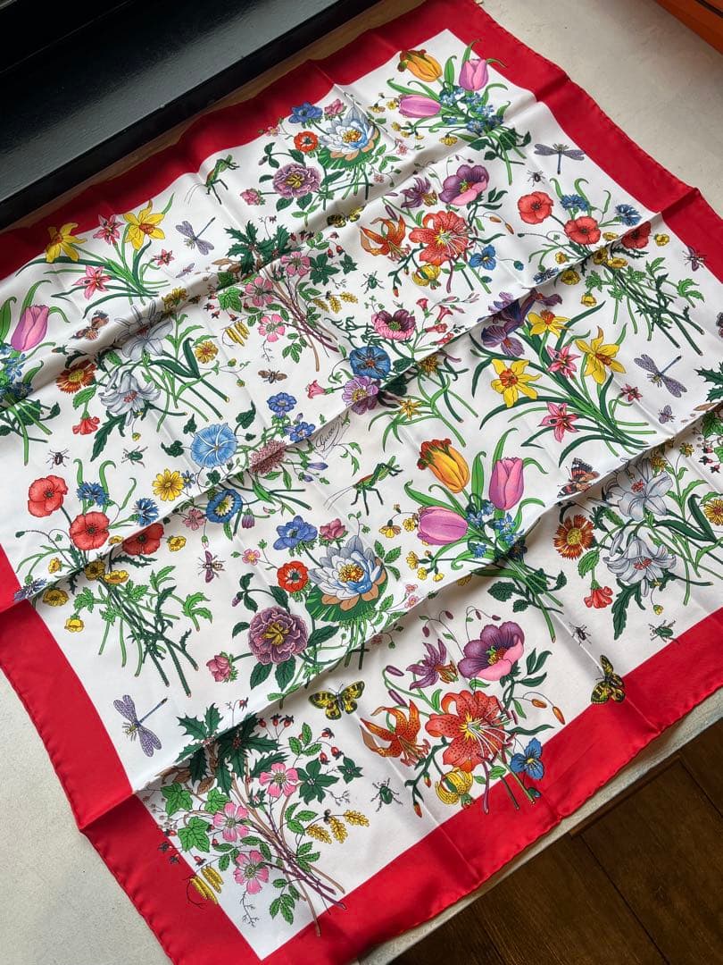 【新品未使用】GUCCIスカーフ ホワイト×レッド　フローラ柄　シルク100%