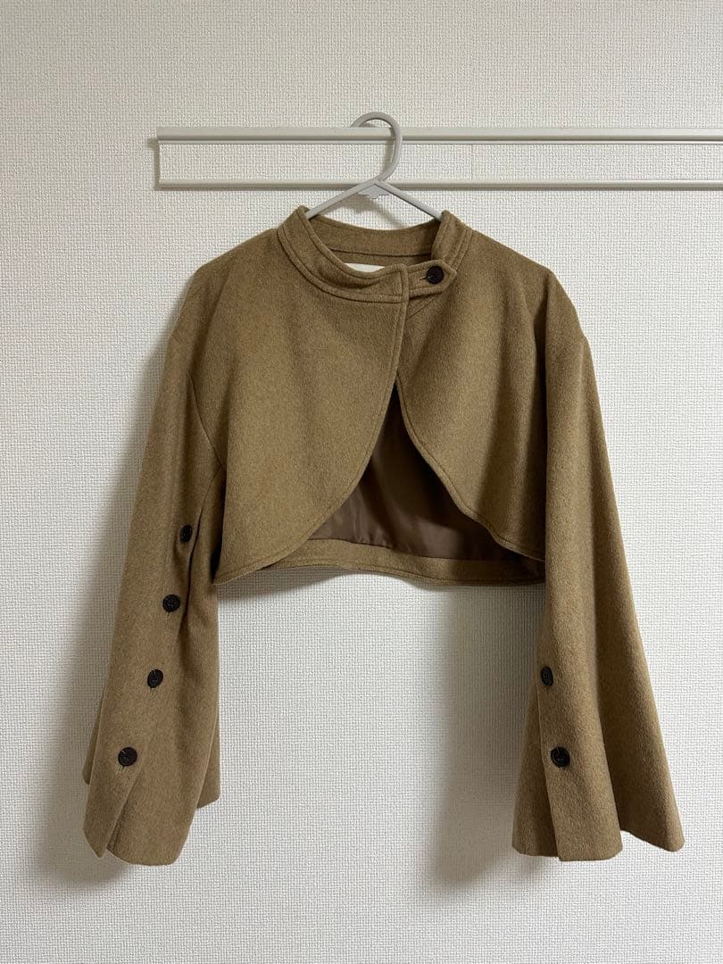 美品 Eaphi slit button flare bolero jacket