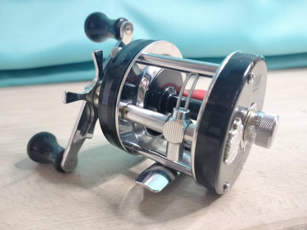 アブガルシア　アンバサダー5600c　ビンテージ　リール abu 　赤ベロ