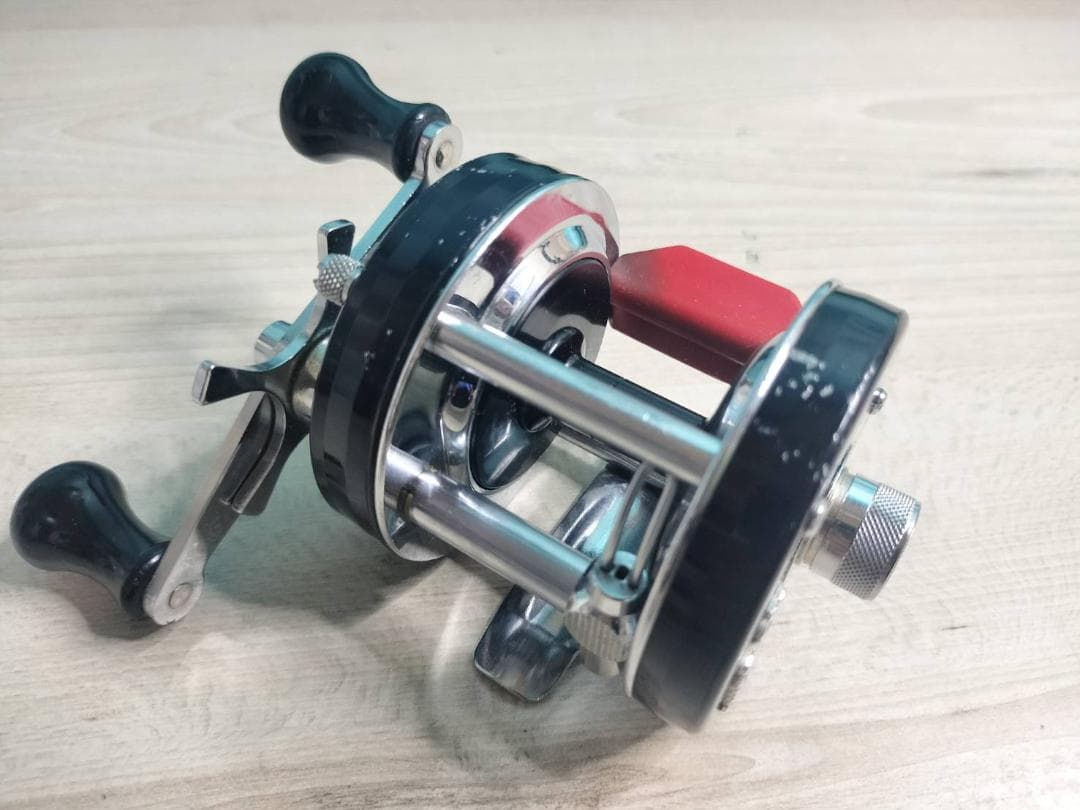 アブガルシア　アンバサダー5600c　ビンテージ　リール abu 　赤ベロ