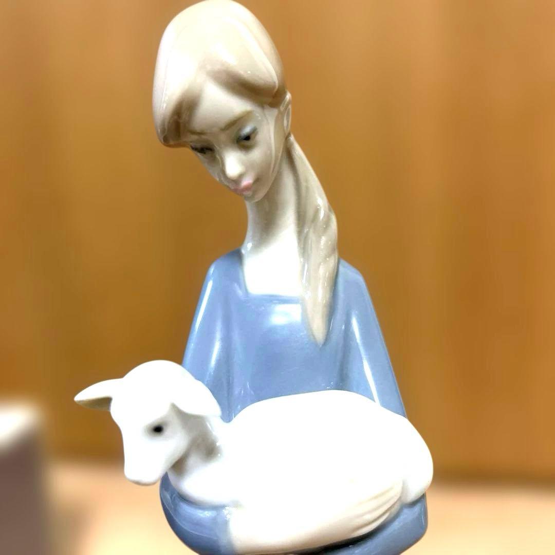 LLADRO リヤドロ 人形　子羊を抱く少女