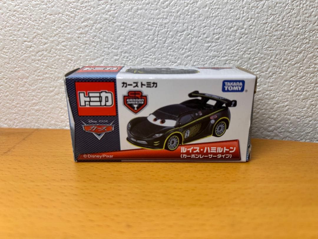 【新品未使用】カーズトミカ ルイスハミルトン カーボンレーサータイプ 廃盤品