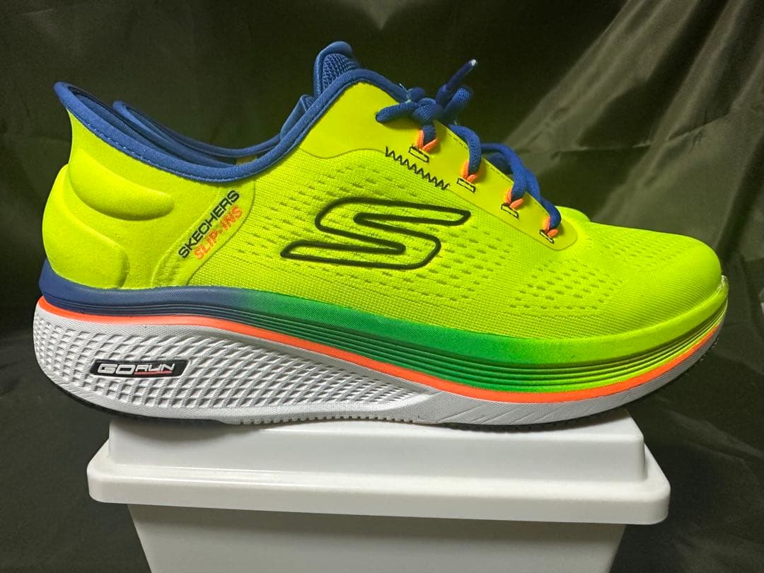 美品　SKECHERS GO RUN 軽量シューズ 27.5cm