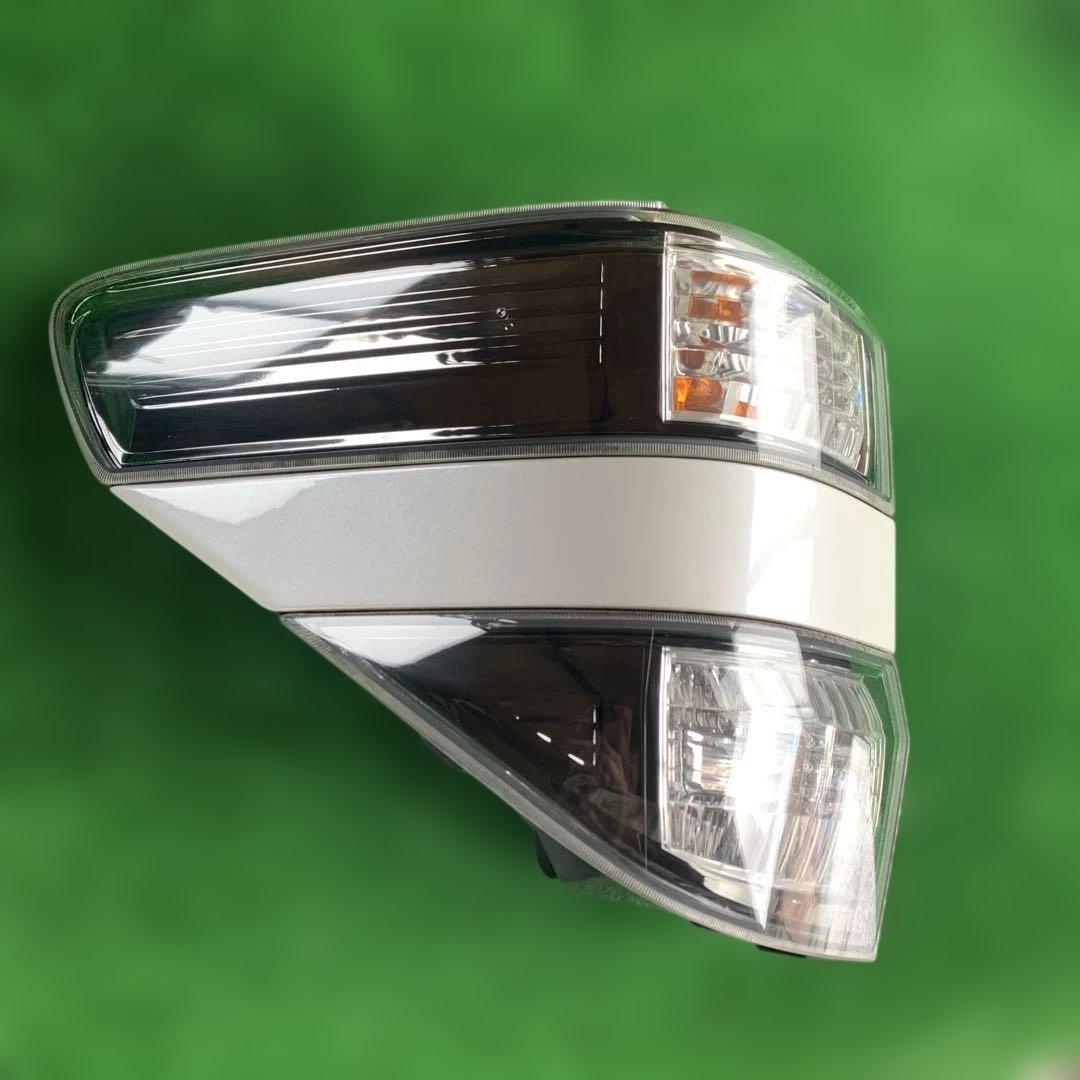 トヨタ　ヴェルファイア　20 純正テールランプ　左側　パールホワイト　中古品