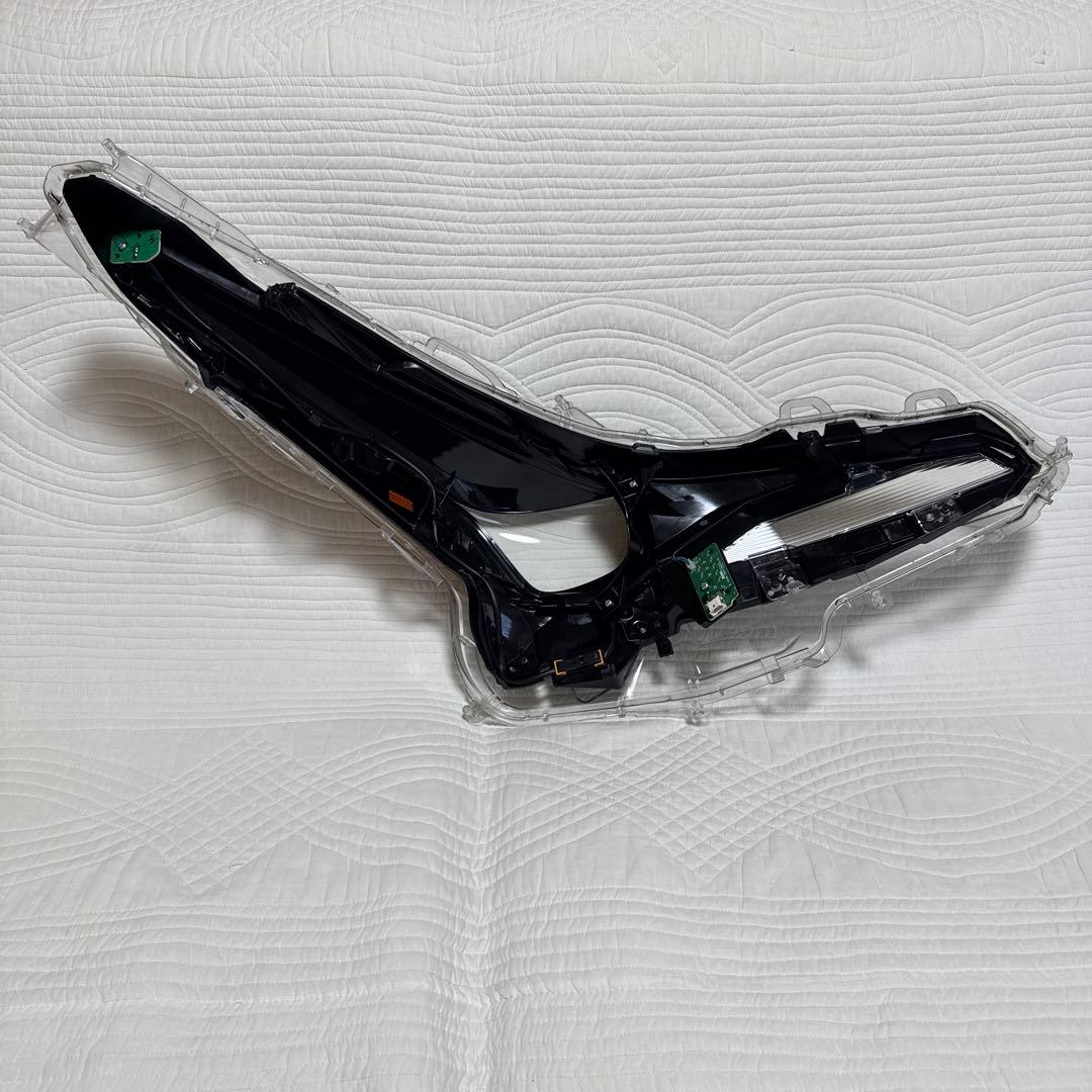 貴重！インナー新品！50プリウス　ブラックエディション　ヘッドライトカバ