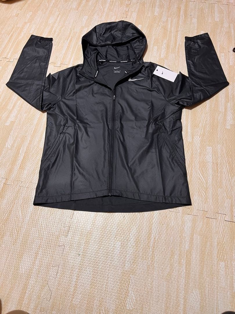 M☆新品☆ ナイキ　エッセンシャル フーデッド 軽量薄手ランニングジャケット