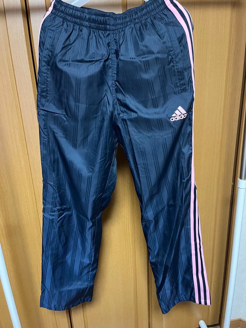 adidas 中綿入りウィンドブレーカーパンツ