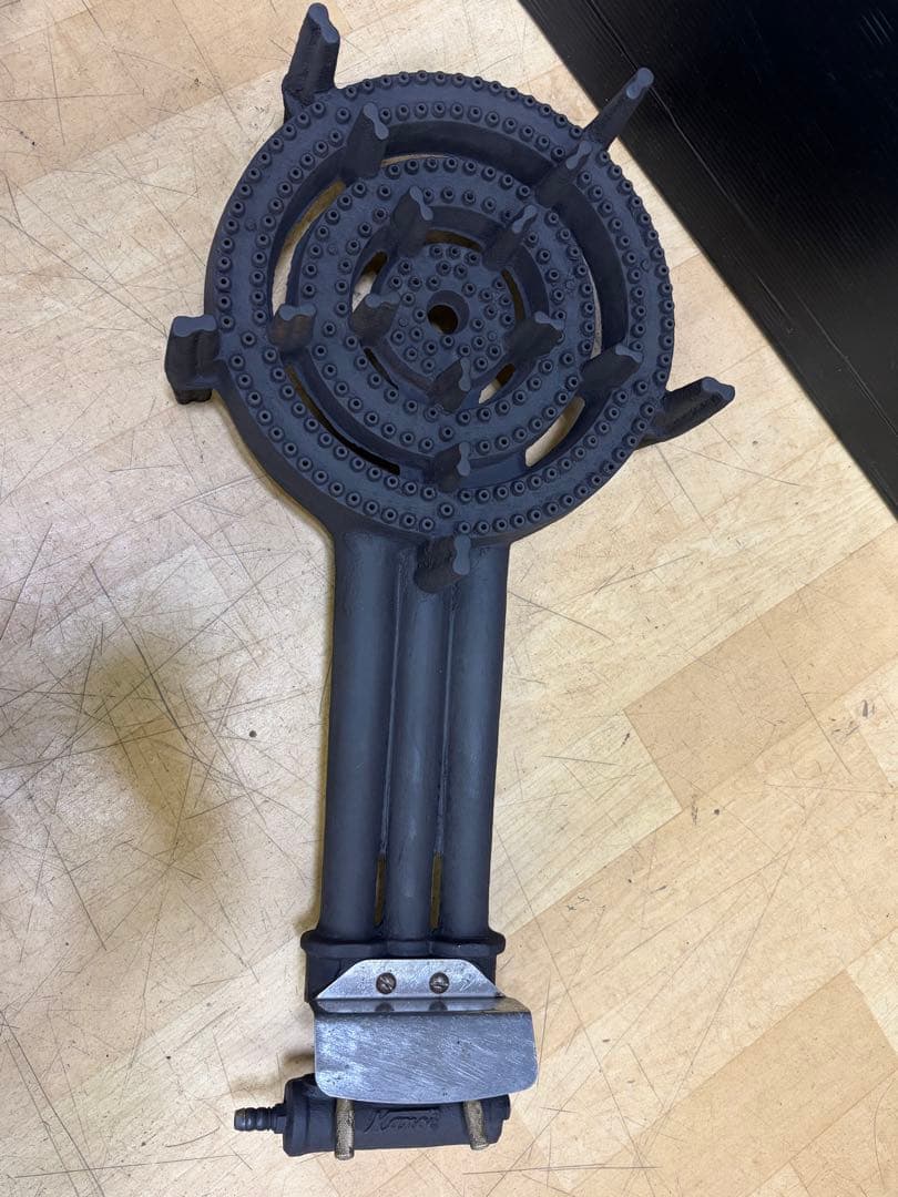 中古品 業務用 三重コンロ LP 鋳物