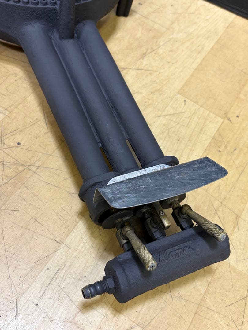 中古品 業務用 三重コンロ LP 鋳物