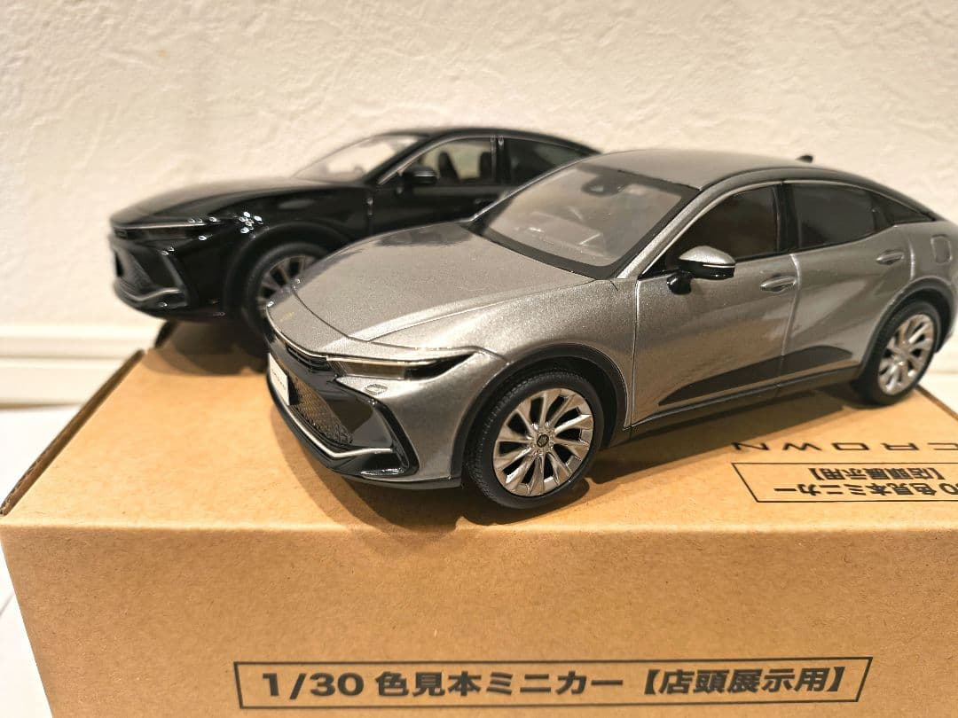 トヨタ 新型クラウン カラーサンプルミニカー【箱付き2台セット!!】まとめ売り