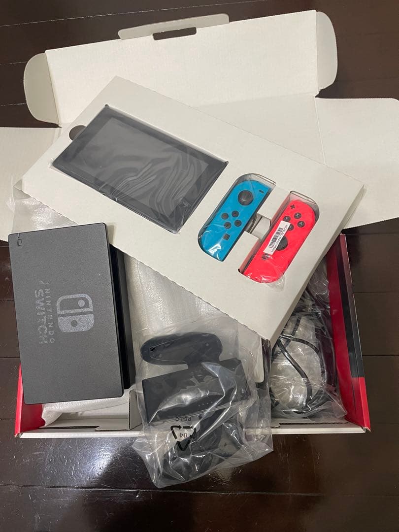 Nintendo Switch 本体 青/赤 Joy-Con どうぶつの森付き