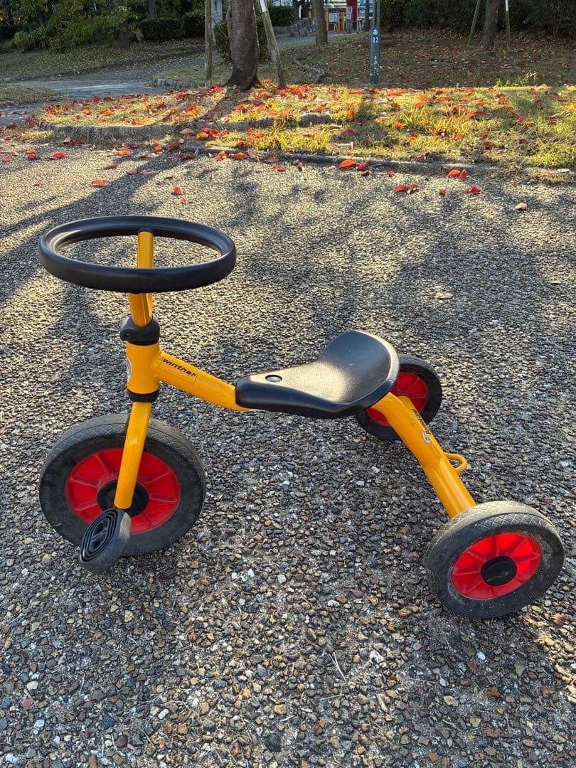 BorneLund 三輪車 黄色 赤ホイール　(大阪市内)