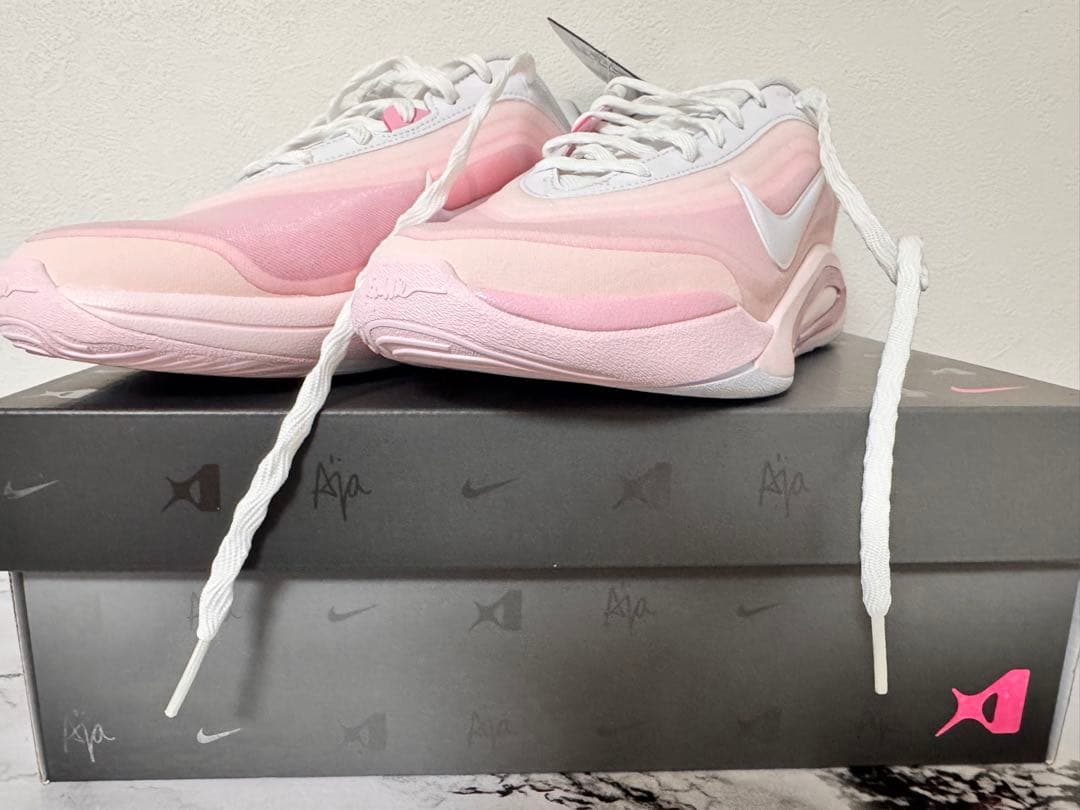 Nike ピンク/ホワイト バスケットシューズ 23.5