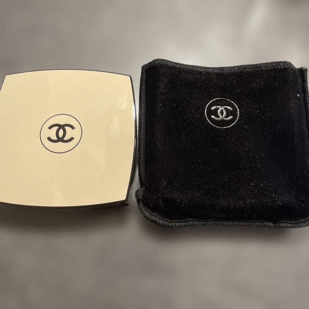 【美品】CHANEL レーヴル パレット ルガール アイシャドウ　ミディアム