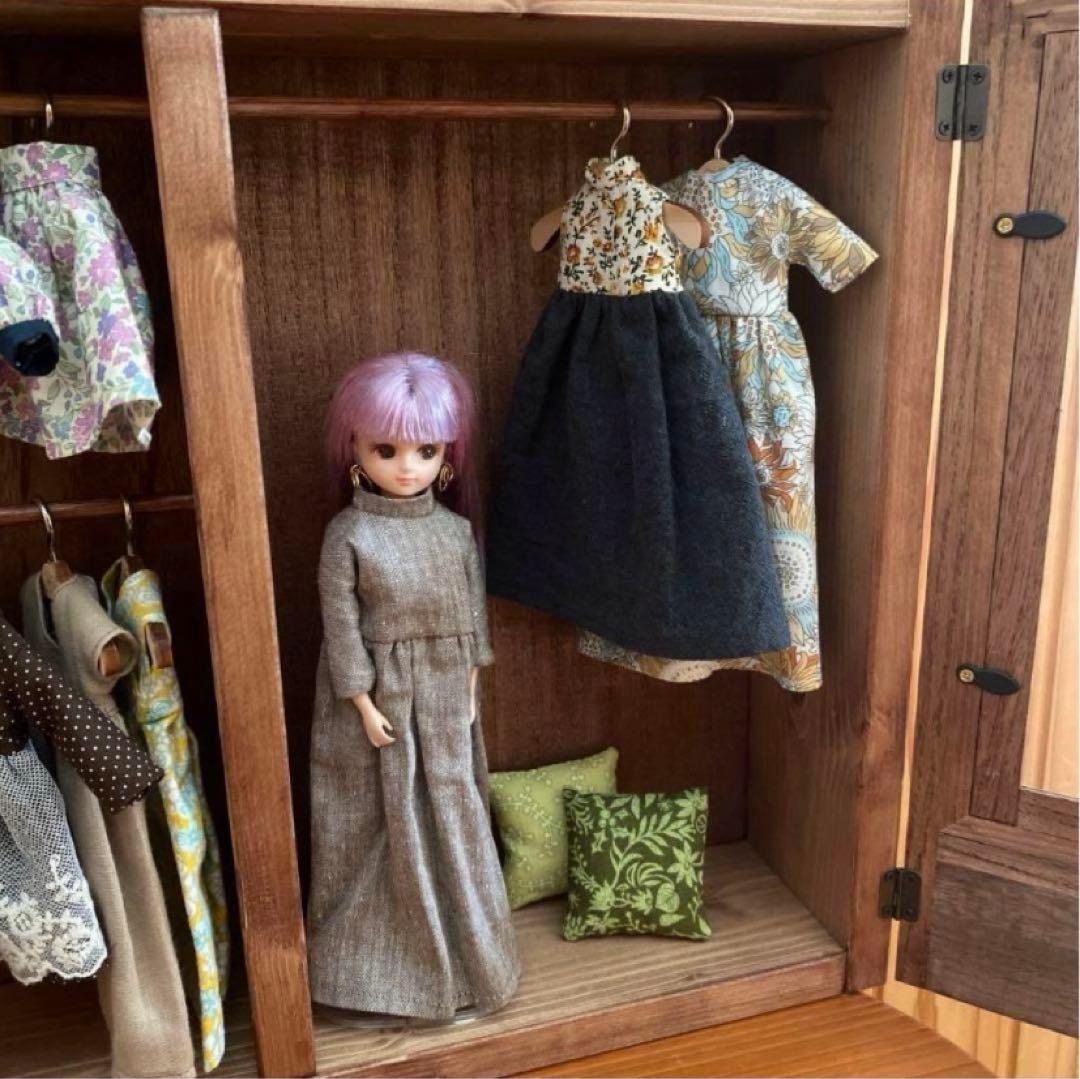 限定カラー❣️白色❣️人形用木製クローゼット扉付き　リカちゃんブライスアイシードール
