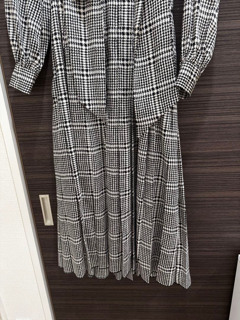 【極美品／希少】キャサリン妃着用★ZARA 千鳥 ボウタイプリーツ長袖ワンピース