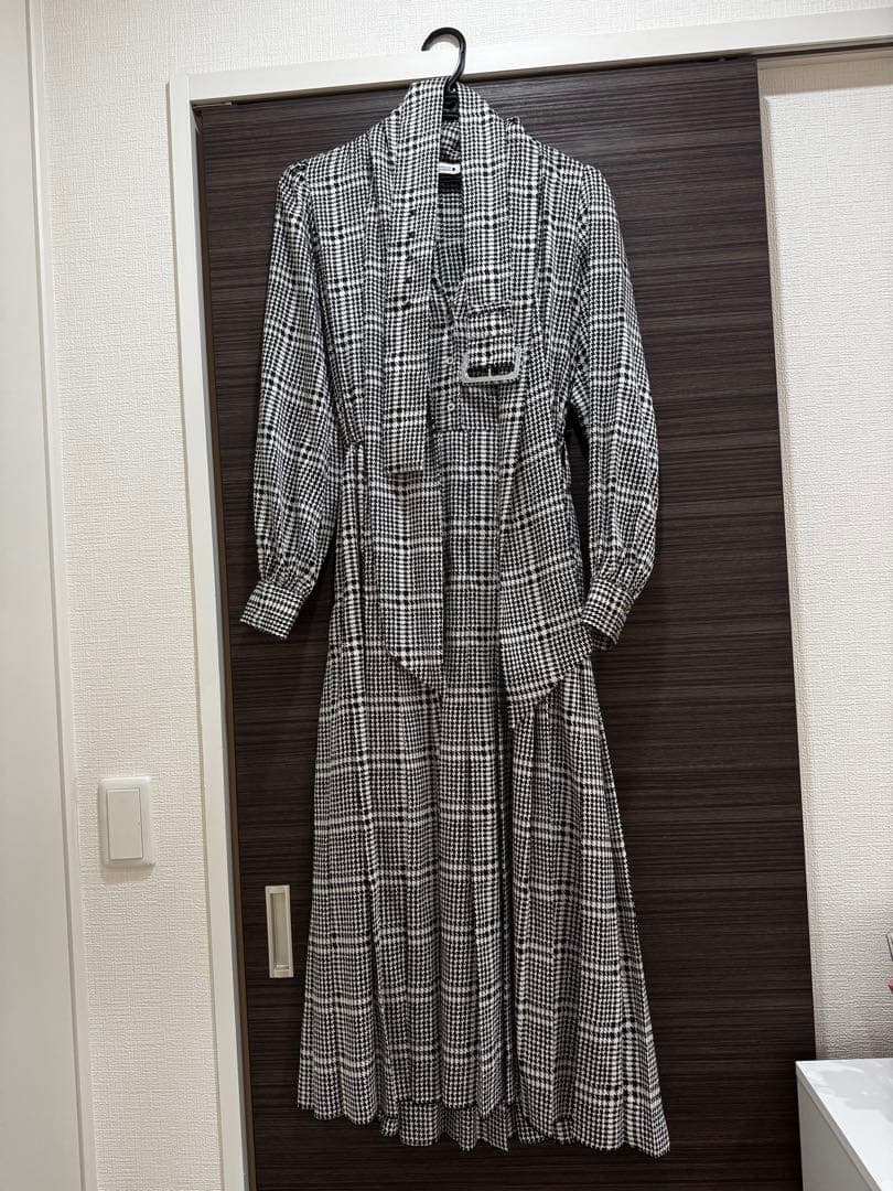 【極美品／希少】キャサリン妃着用★ZARA 千鳥 ボウタイプリーツ長袖ワンピース