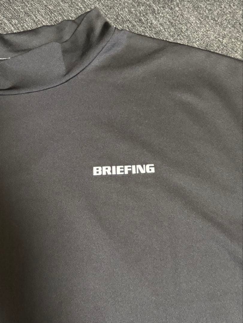 BRIEFING BACK LOGO LINE モックネックシャツ