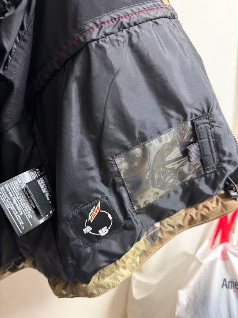 超美品　バートン　スノボーウェア　カモ　Ｌサイズ 1度だけタウンユースで着用