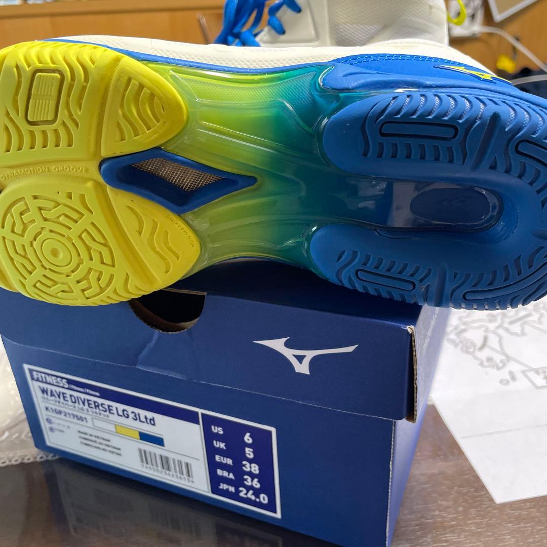 MIZUNO ウェーブダイバーズ　限定品　サイズ24