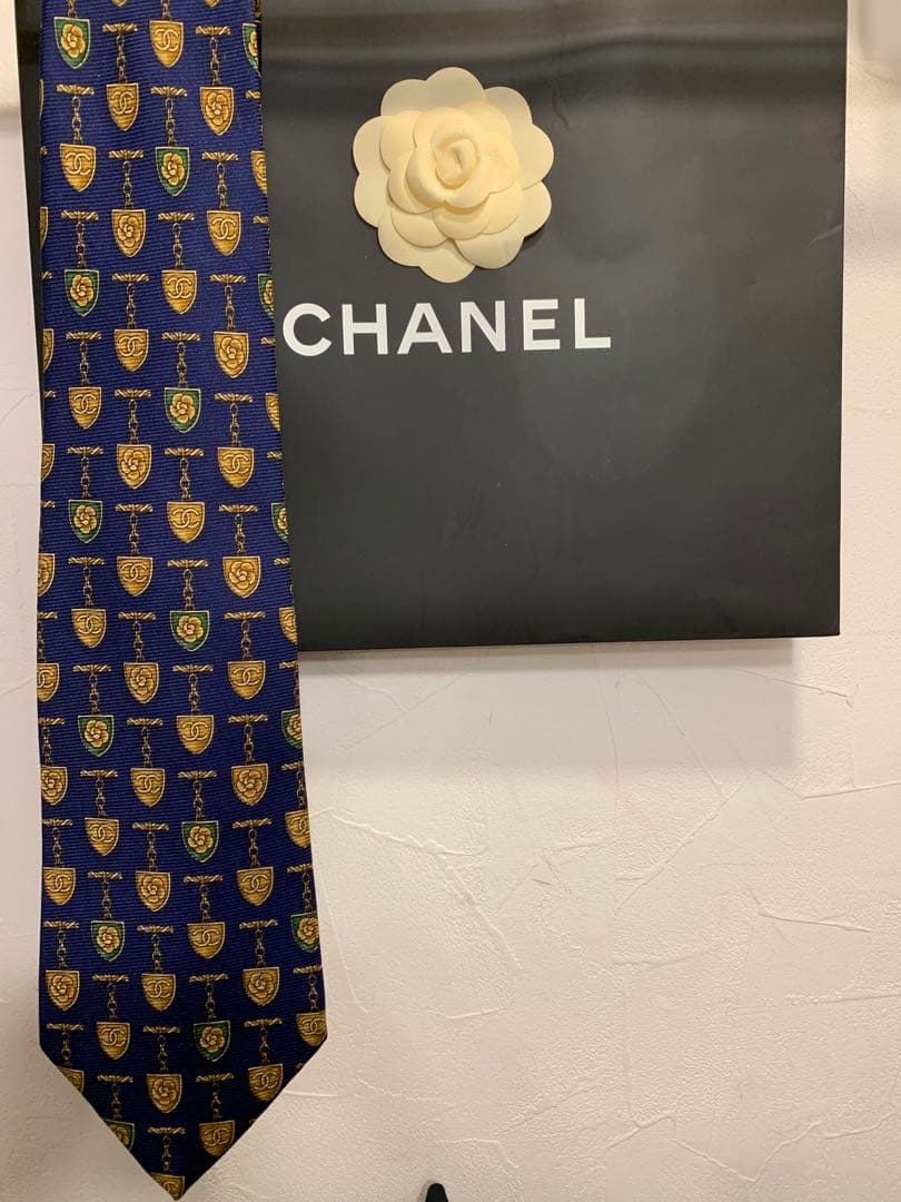 【極美品】CHANEL ネクタイ 紺色 ネイビー　金色模様　シルク100%