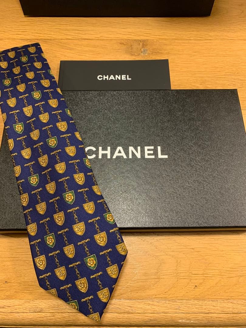 【極美品】CHANEL ネクタイ 紺色 ネイビー　金色模様　シルク100%