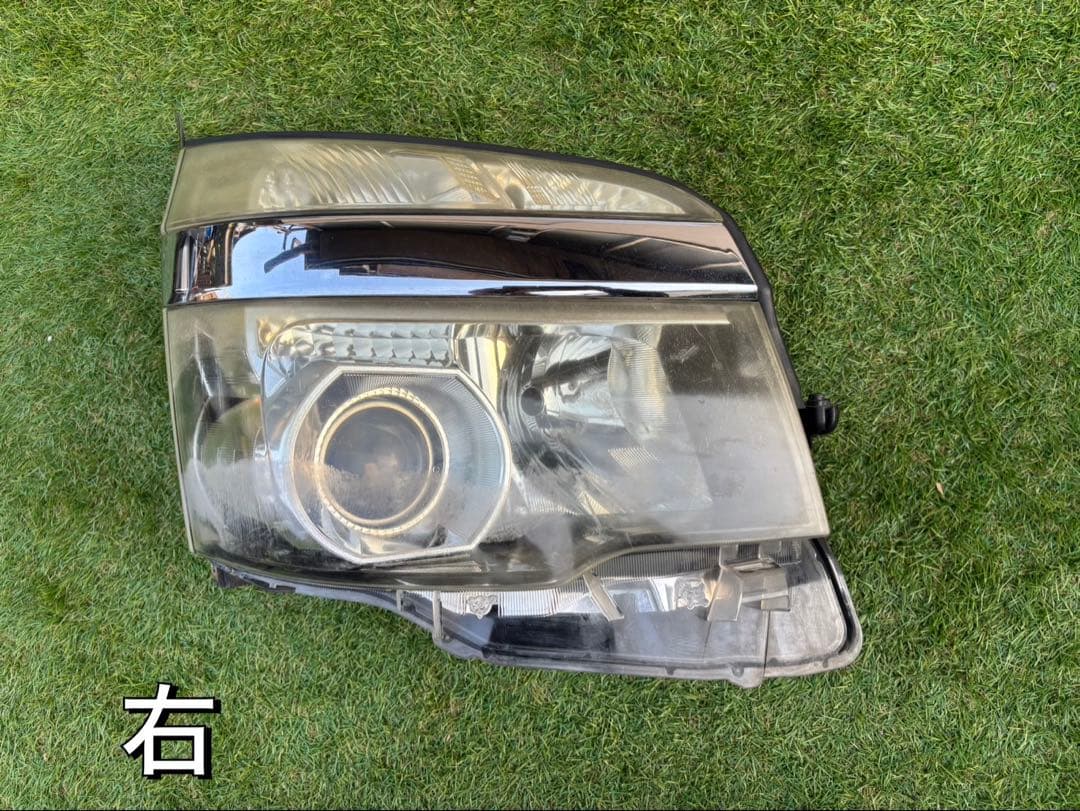 トヨタ ヴォクシー ZRR70 純正ヘッドライト左右