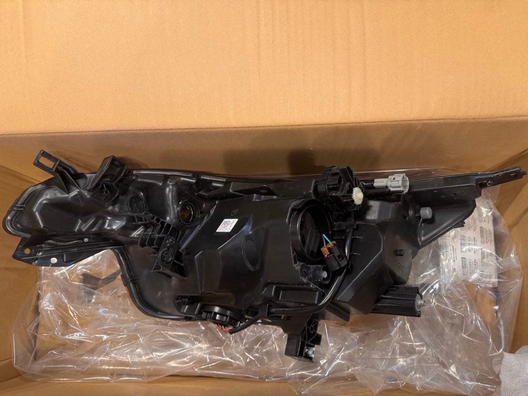 c*9様 日産ノート　E12右ヘッドライト